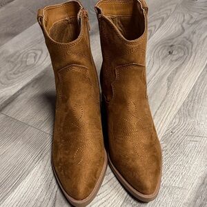 Women’s Tan Suede cowboy boots